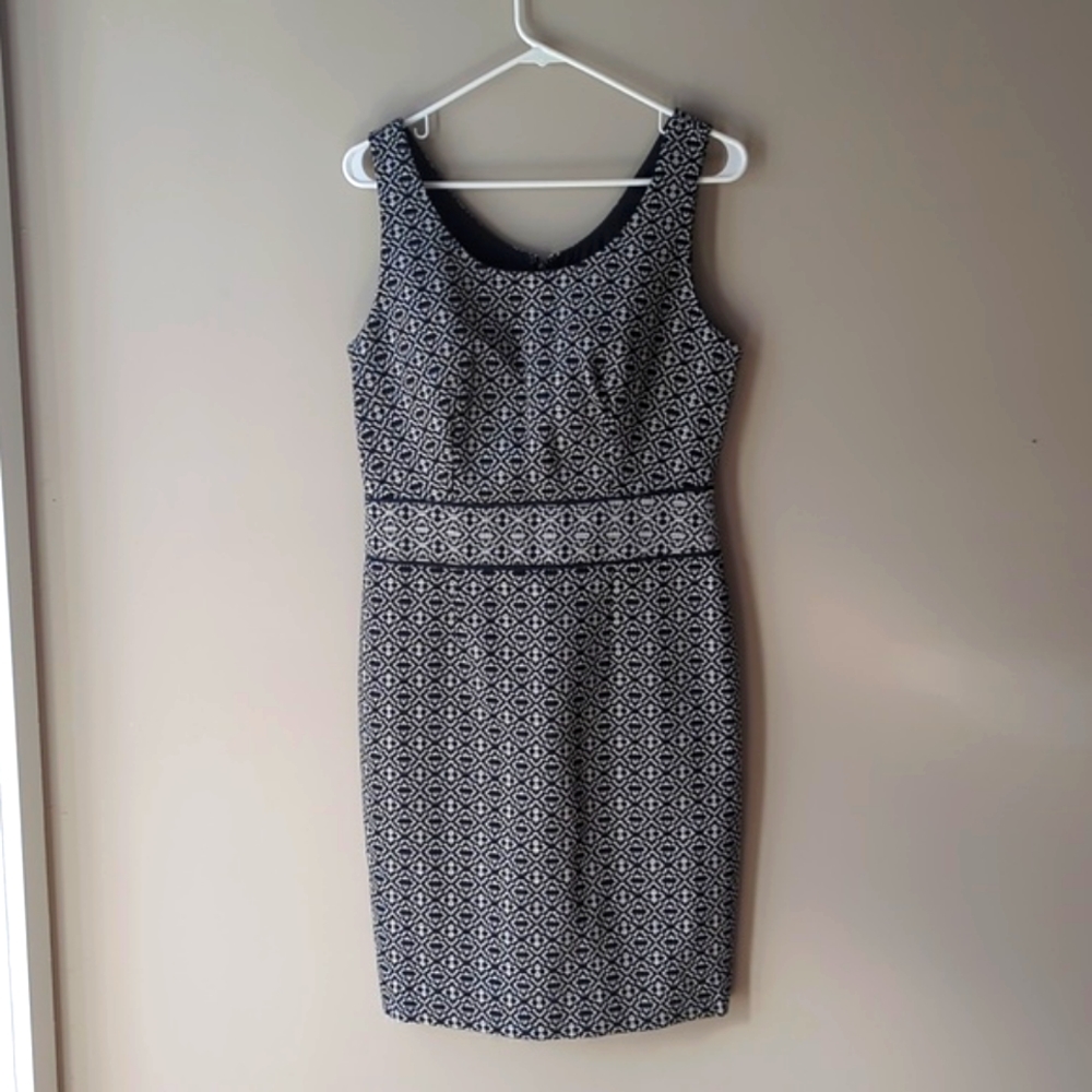 The Limited - navy and white jacquard pattern fitted sheath dress - size 8